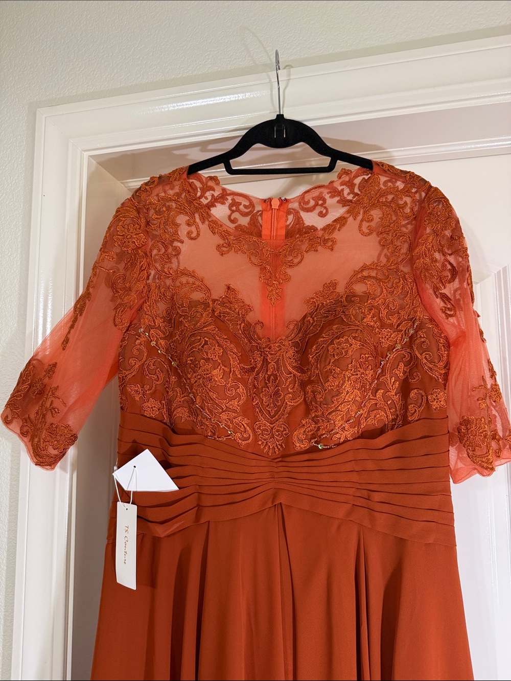 Embroidered Lace Bodice Midi Dress in Rust - Picture 2 of 4